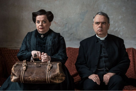 Droichead Arts Centre - 
          Theatre Club | To Hell in a Handbag | The Secret Lives of Canon Chasuble & Miss Prism
        