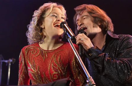 Song Sung Blue [12A] Hamddenol | Relaxed