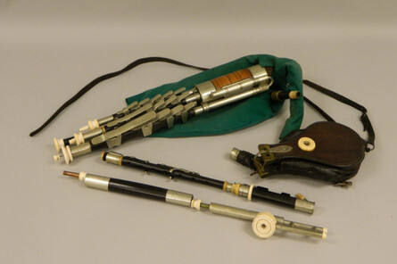 Droichead Arts Centre - 
          DTMSW | Brendan Matthews on the Piping Brothers of Drogheda 
        