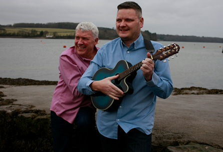 Noson yng nhgwmni Dylan a Neil a Ffrindiau
